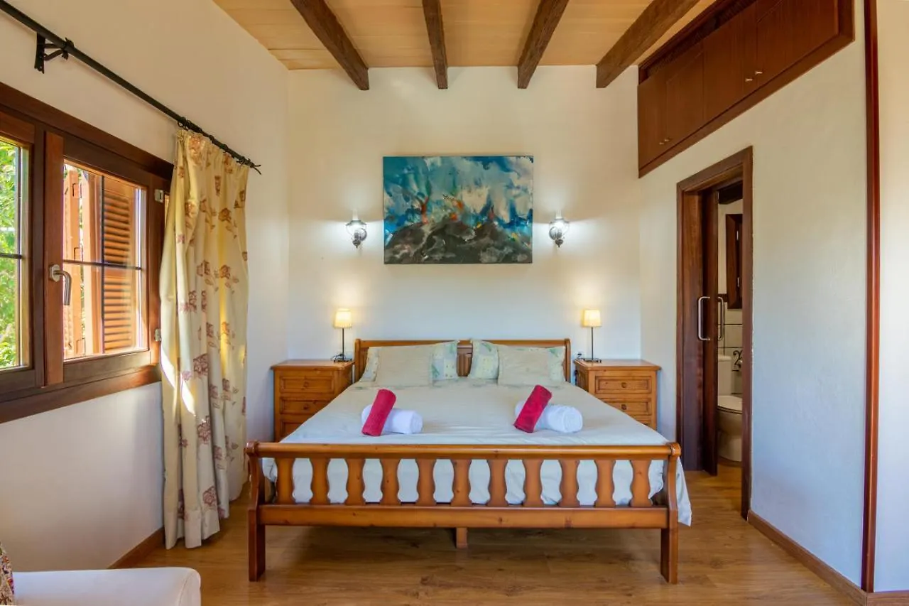Casa Con Piscina A 1 Km Del Mar Y Del Pueblo Villa Alcudia  Spain